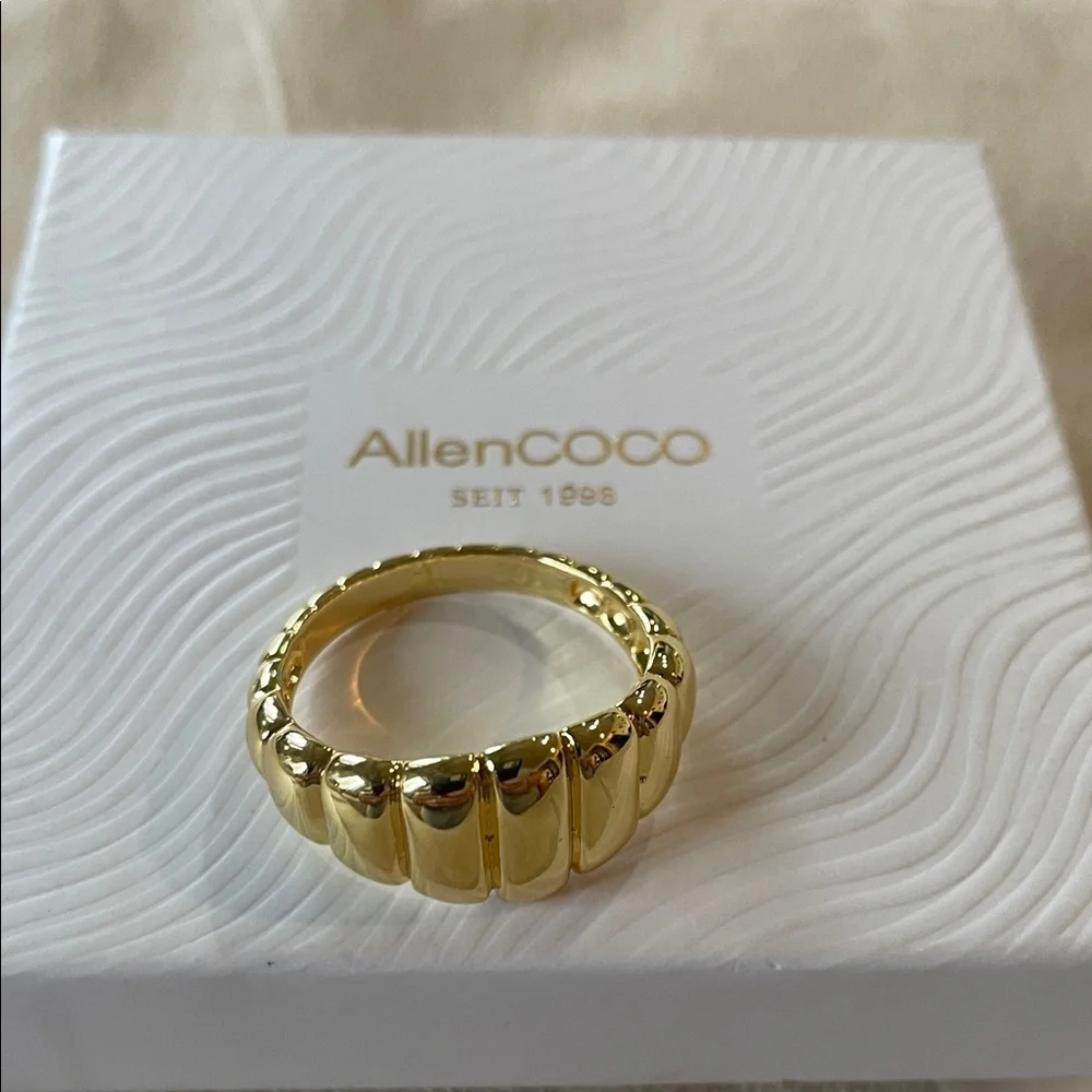 Gold Ribbed Dome Women's Ring